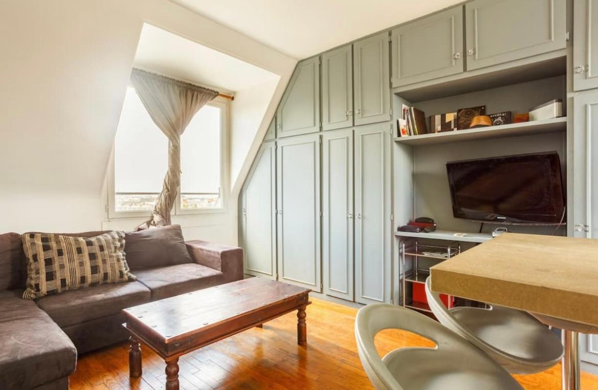Beautiful Apartment With A View Of Eiffel Tower In Center Paris Dış mekan fotoğraf
